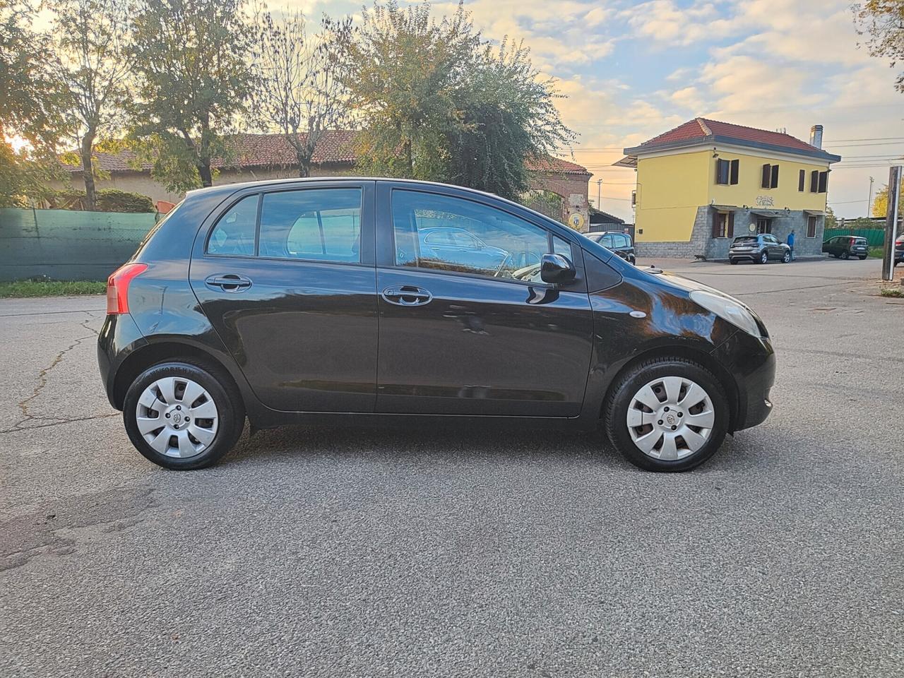 Toyota Yaris 1.0 5 porte Sol 119.000 KM