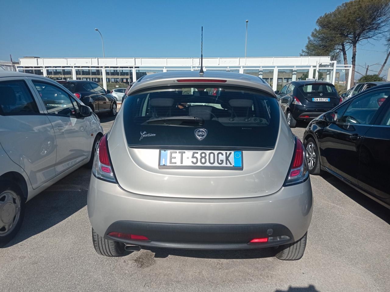 Lancia Ypsilon 1.2 69 CV 5 porte GPL di serie Ecochic Gold