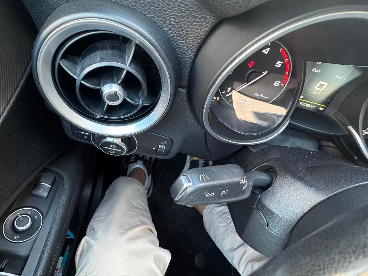 Alfa Romeo Stelvio 2.2 Turbodiesel 180 CV AT8 RWD Business