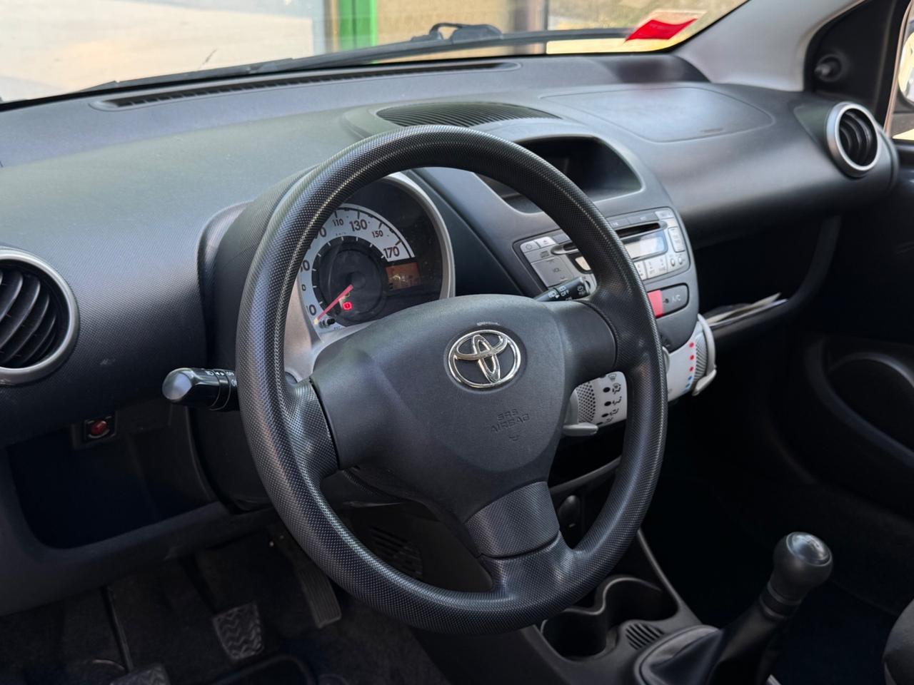 Toyota Aygo 1.0 12V VVT-i 5 porte 68 Cv 86000 km NEOPATENTATI