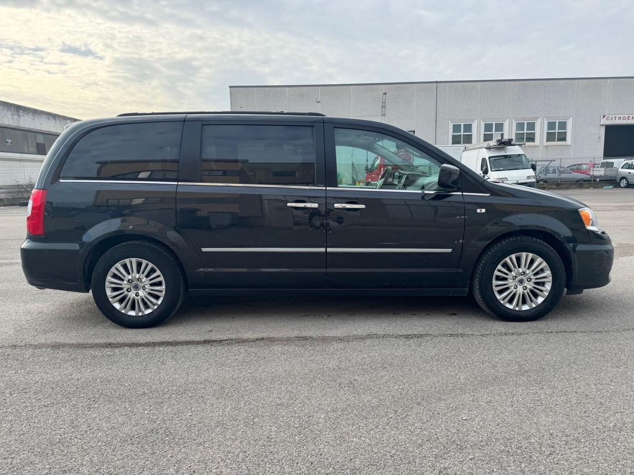 Lancia Voyager 2.8 Turbodiesel Platinum 163 CV