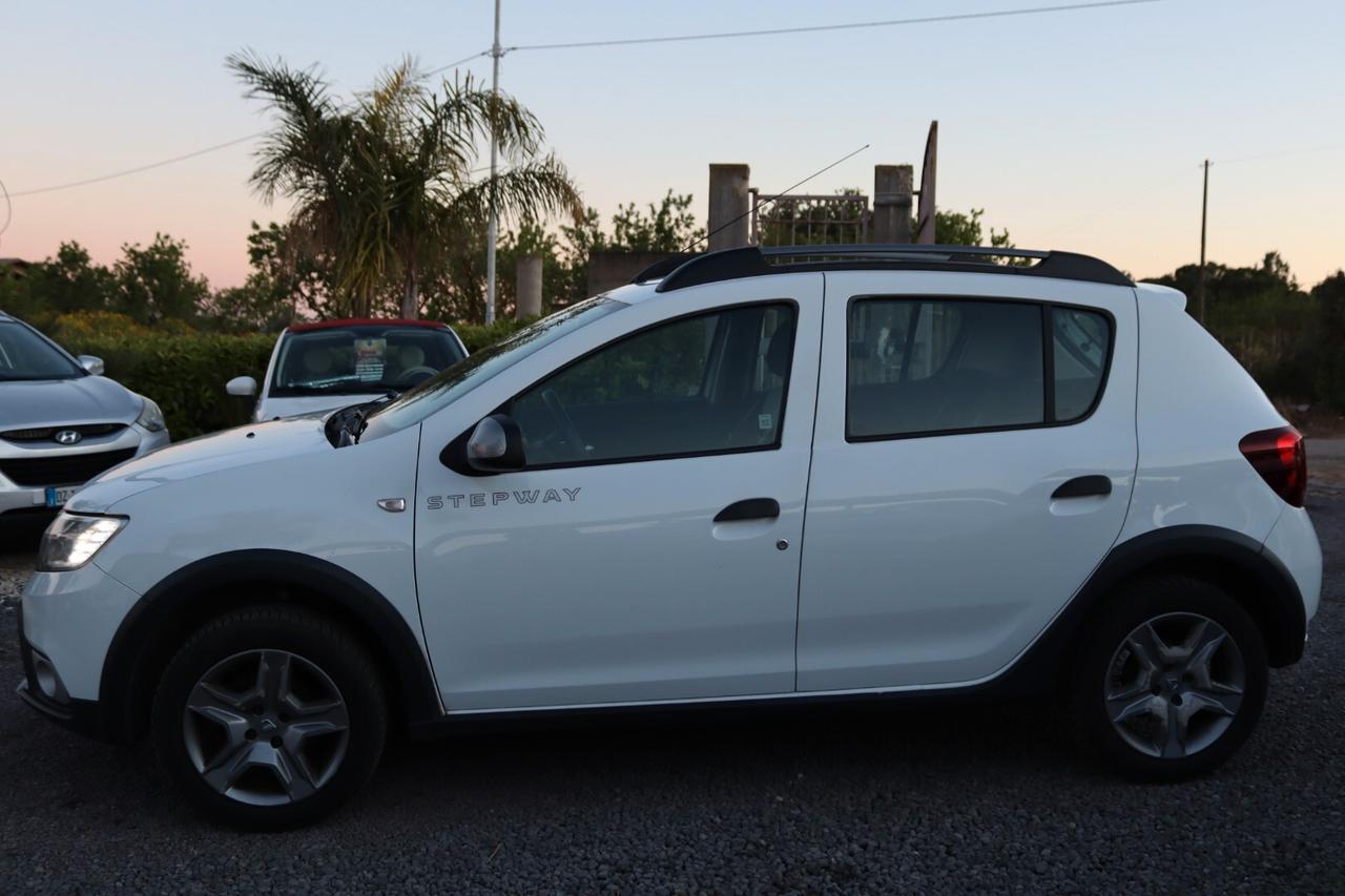 DACIA SANDERO STEPWAY 90CV GPL/BENZ.