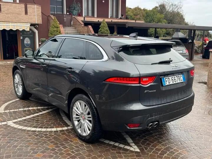 Jaguar F-Pace 2.0 D 180 CV Portfolio