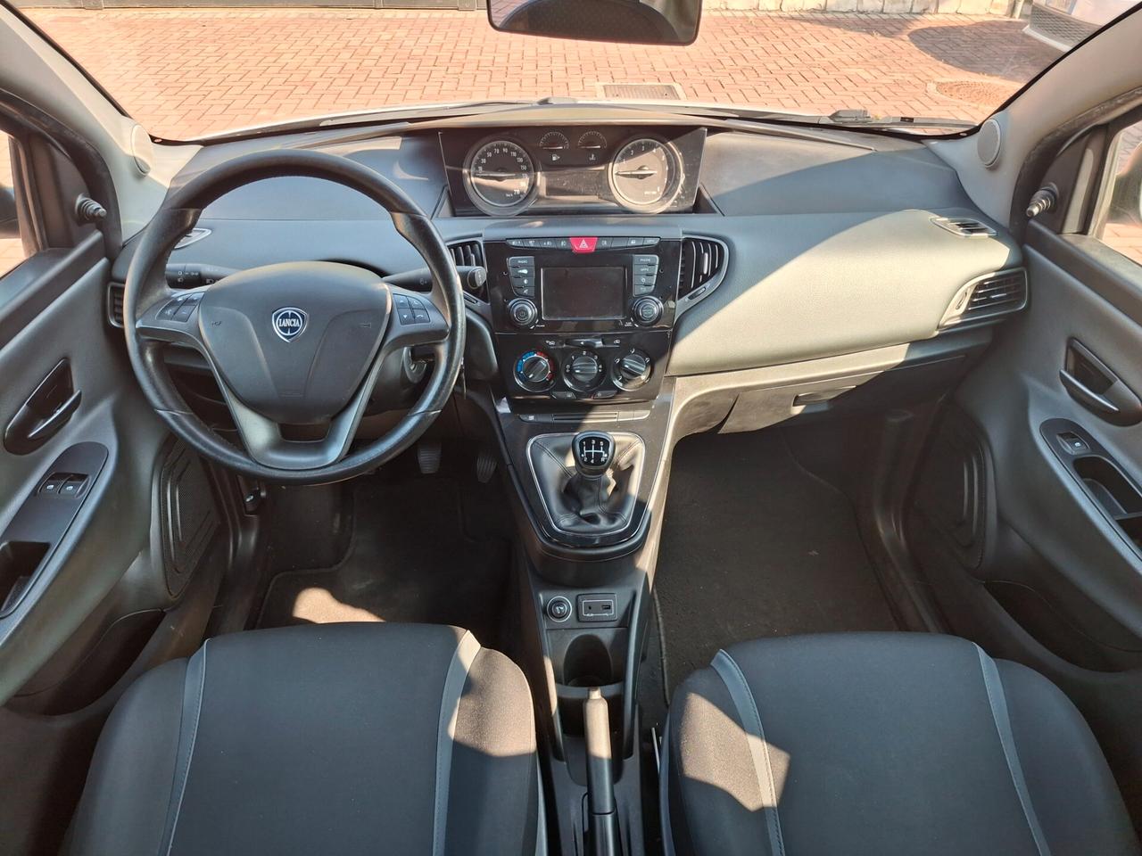 Lancia Ypsilon tenuta bene