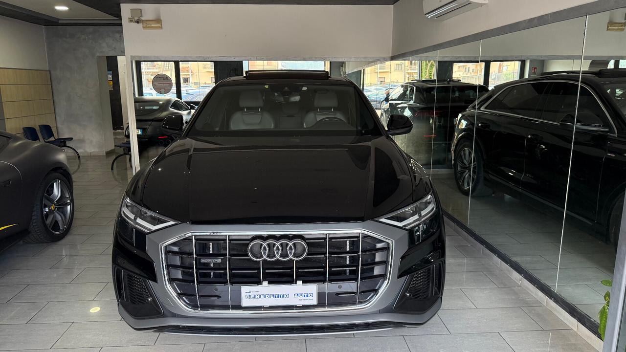 Audi Q8 55 TFSI e quattro Sport sline tetto