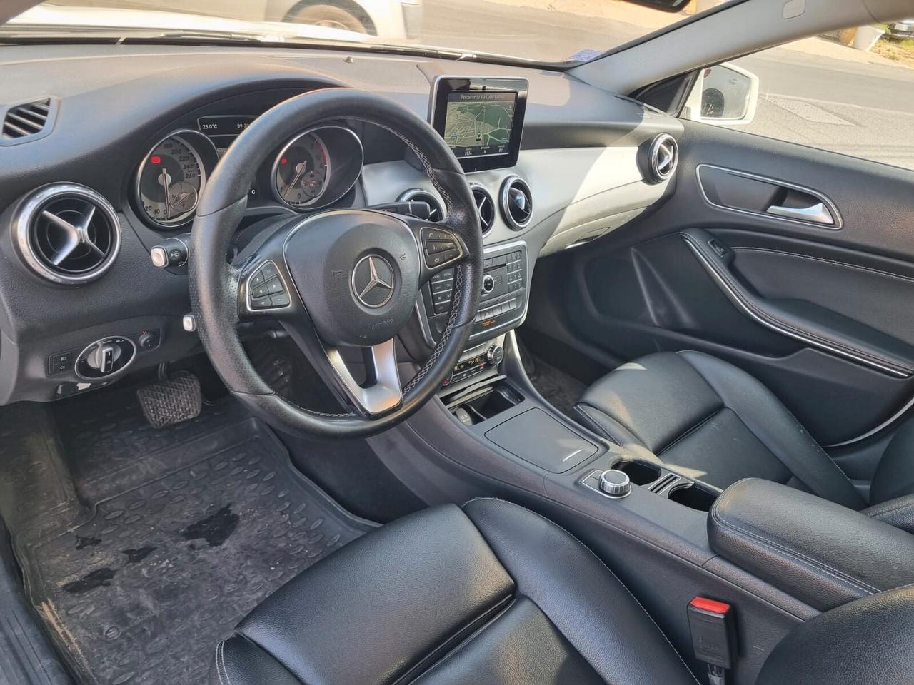 Mercedes-benz GLA 200D Tetto apribile. SUPER PROMO ESTATE 2025