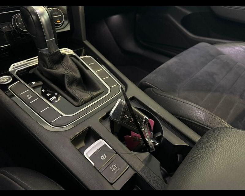 Volkswagen Passat 8ª serie 2.0 TDI DSG Highline BlueMotion Technology