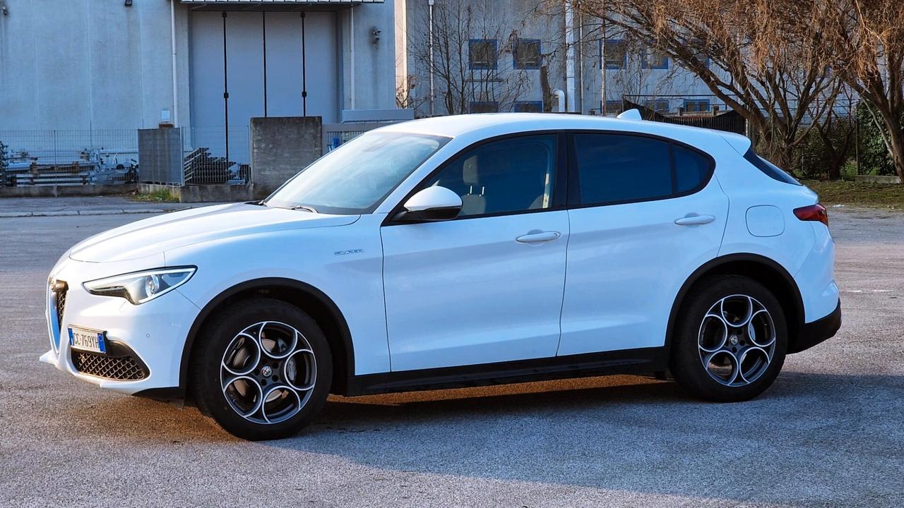 Alfa Romeo Stelvio 2.2 Turbodiesel 160 CV AT8 RWD Super