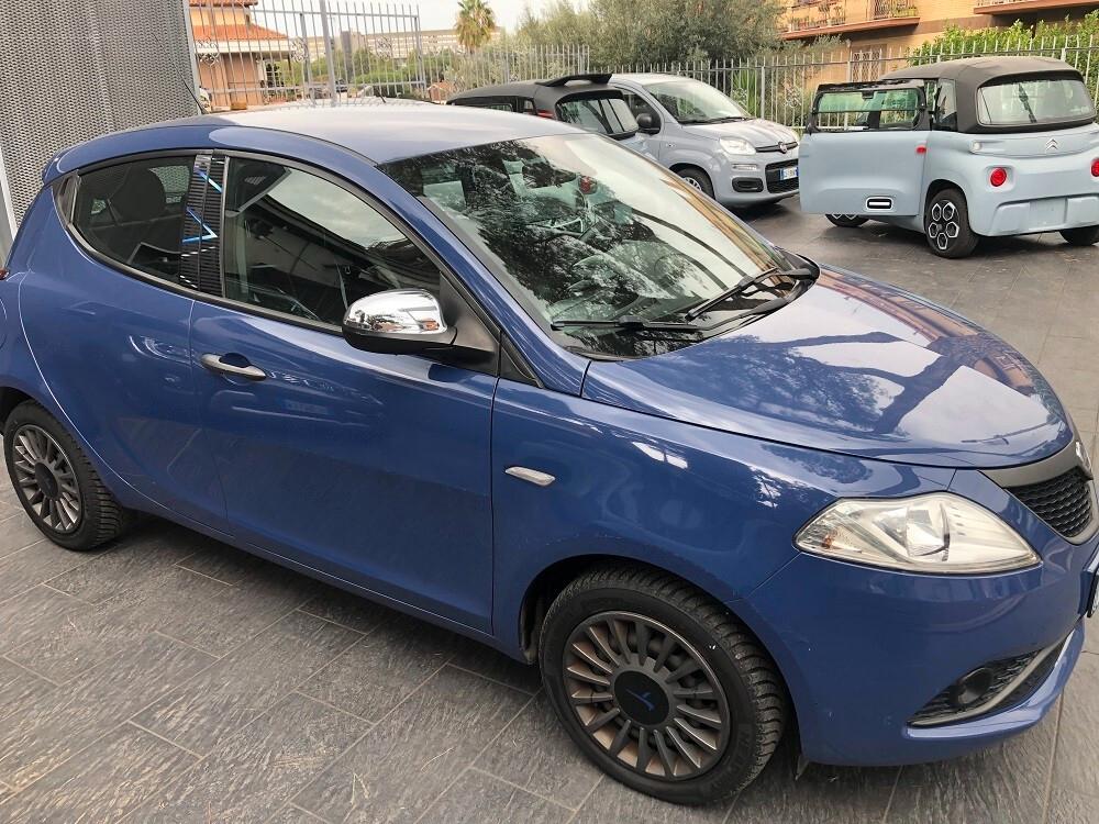 Lancia Ypsilon 1.2 69 CV 5 porte Unyca