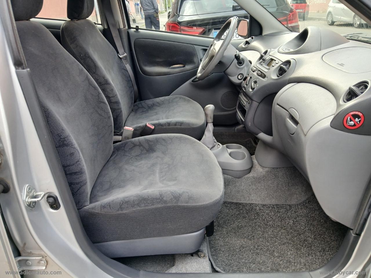 TOYOTA Yaris 1.0 16V 5p. Sol