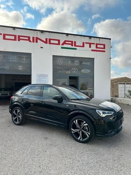 Audi Q3 45 TFSI e S tronic Line Identity Black