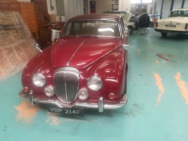 Daimler Super V8 DAIMLER 250 SALOON V8