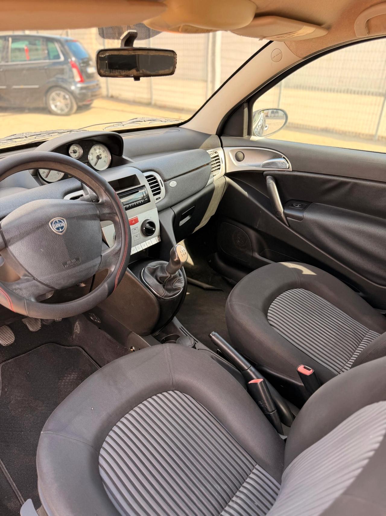 Lancia Ypsilon 1.3 MJT 75 CV Modamilano