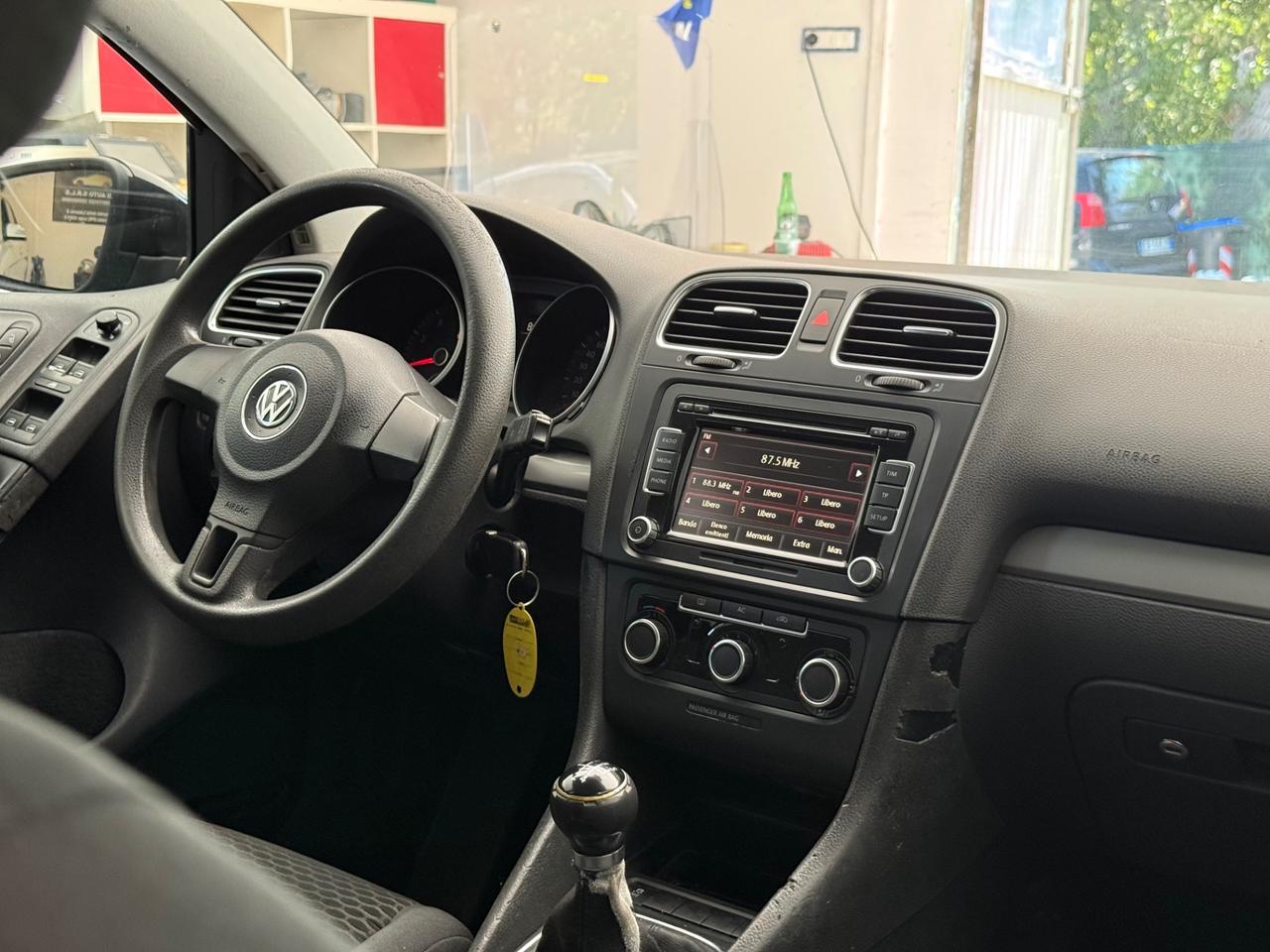Volkswagen Golf 1.4 benzina neopatentati