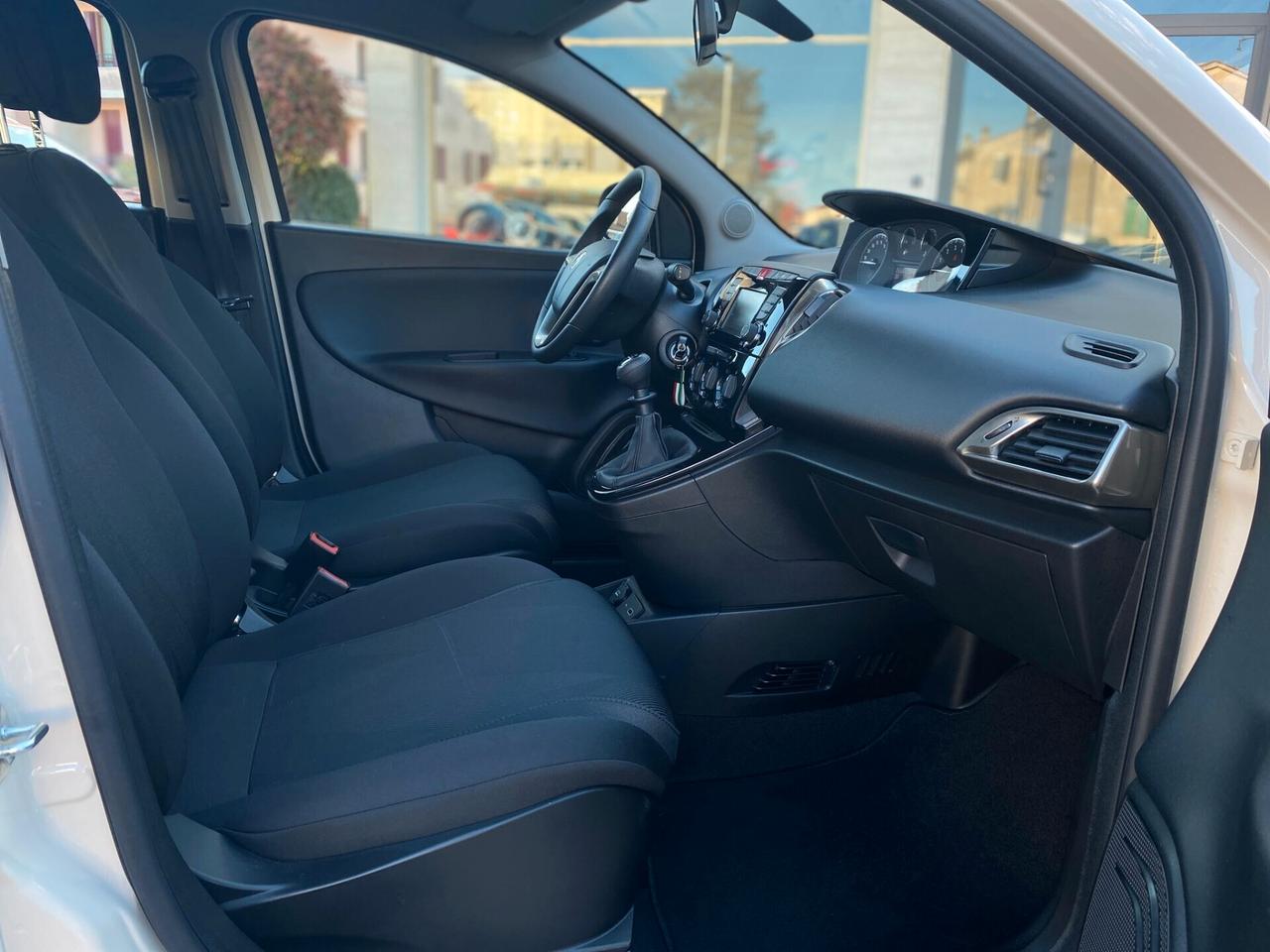 Lancia Ypsilon 1.2 69 CV 5 porte S&S Gold