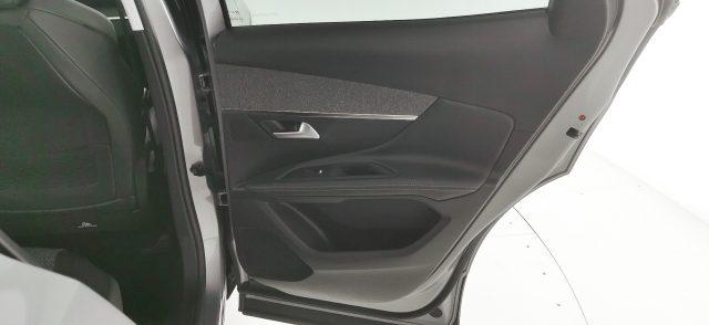 PEUGEOT 3008 Hybrid 225 e-EAT8 Allure