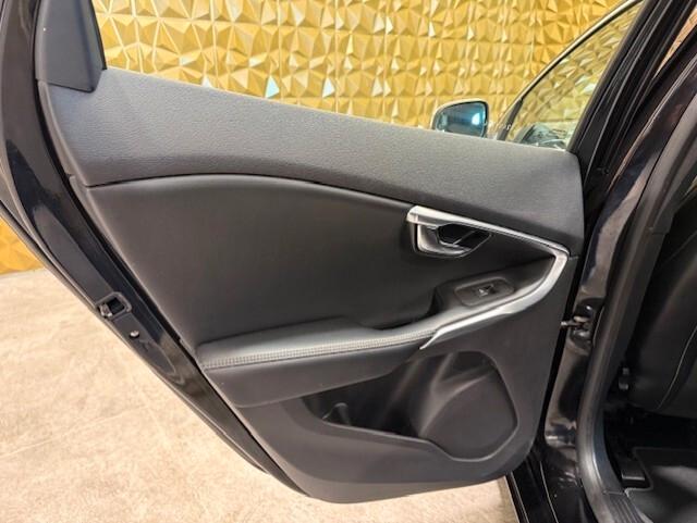 Volvo V40 D2 R-design