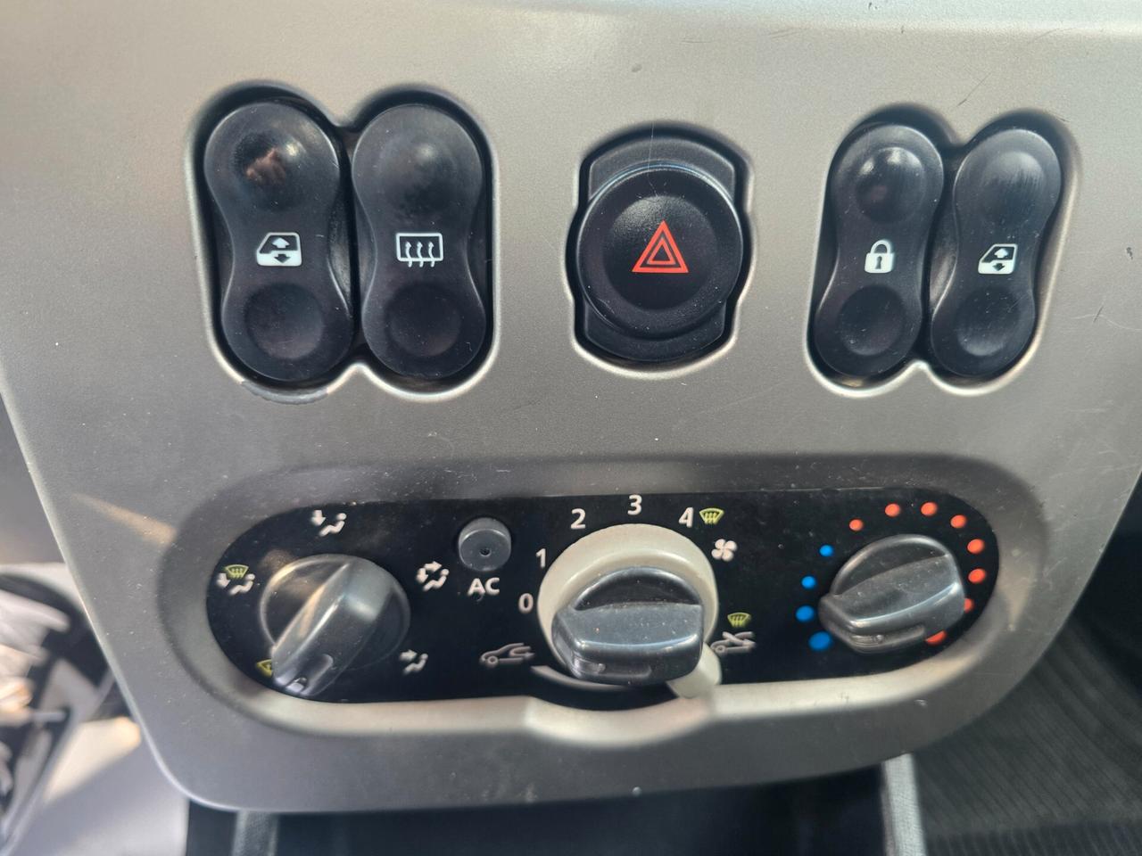 Dacia Sandero 1.5 dCi 75CV Embleme