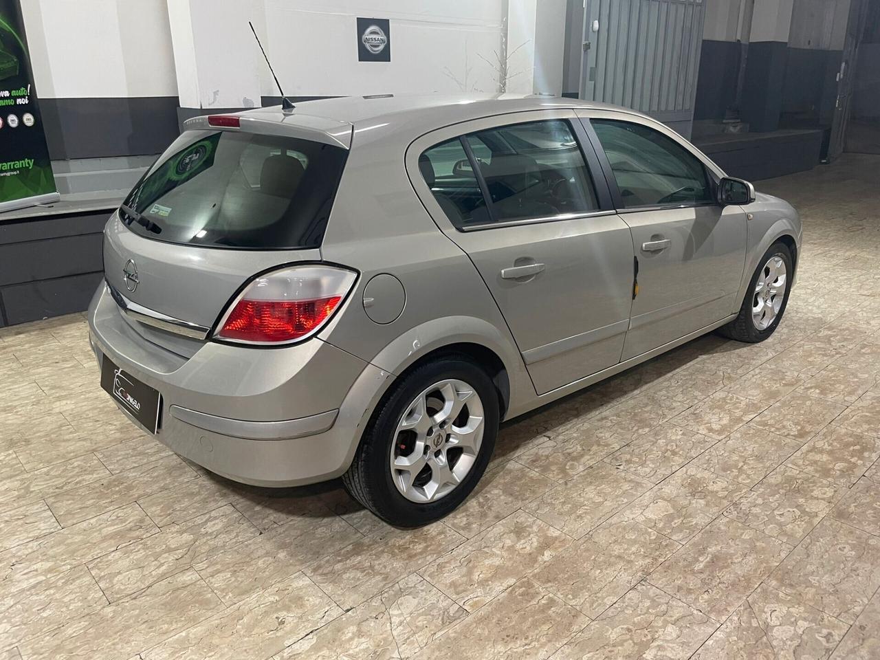 Opel Astra 1.4 16V Twinport 5 porte Enjoy