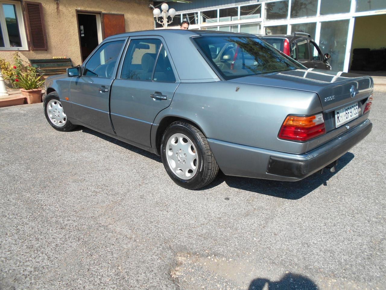 Mercedes-benz 200 e200