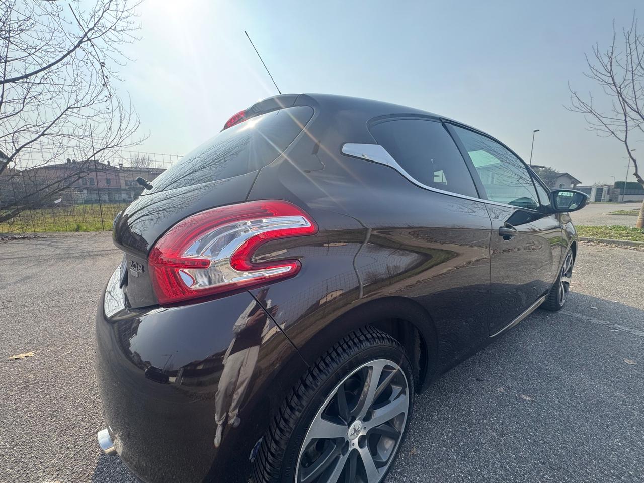 Peugeot 208 1.4 HDi 68 CV 3 porte Allure