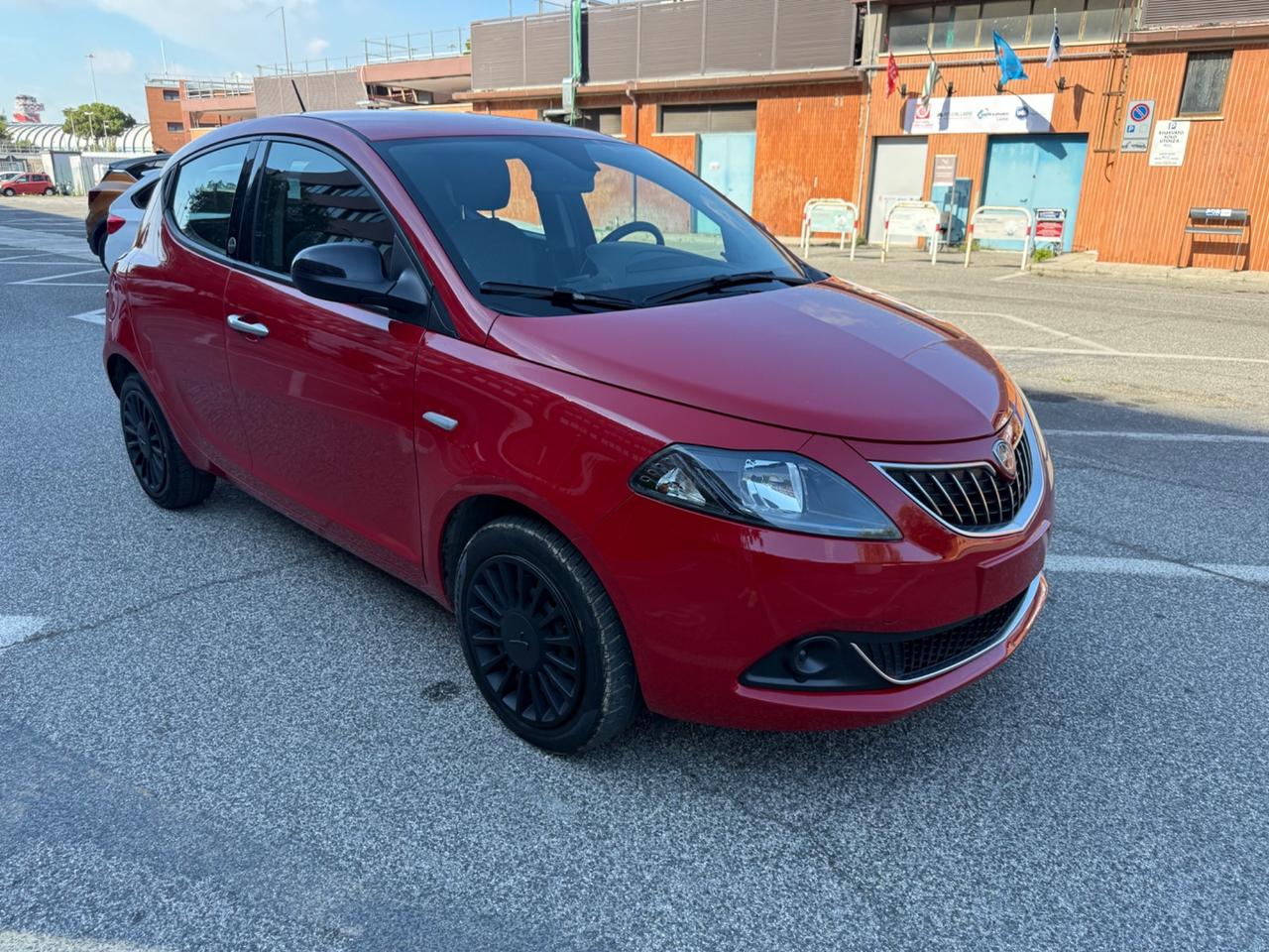 Lancia Ypsilon 1.0 FireFly 5 porte S&S Hybrid Ecochic Silver
