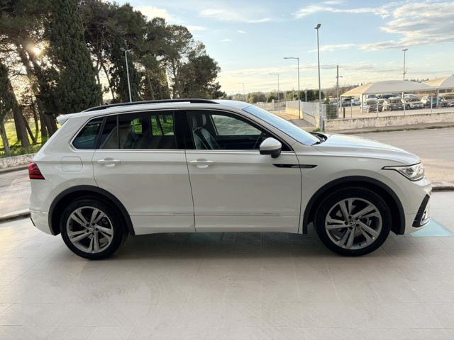 VOLKSWAGEN Tiguan 2.0 TDI 150 CV SCR DSG R-Line LUCI AMBIENTE