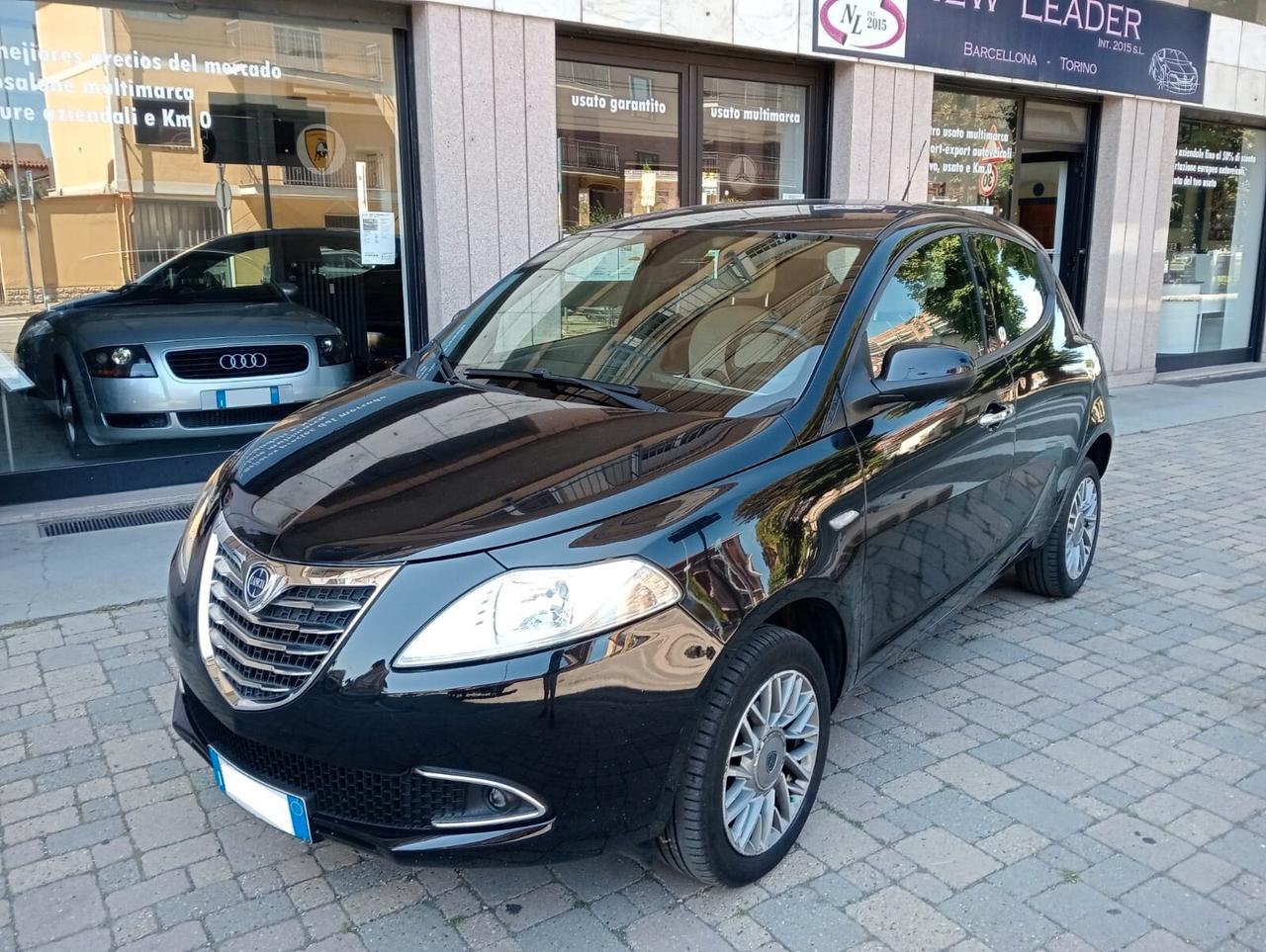 Lancia Ypsilon 0.9 TwinAir 85 CV 5 porte Metano Ecochic