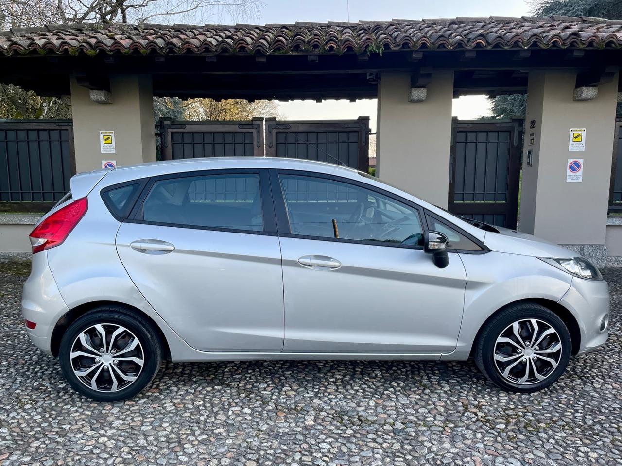 Ford Fiesta 1.2 5 porte Titanium *NEOPATENTATI*