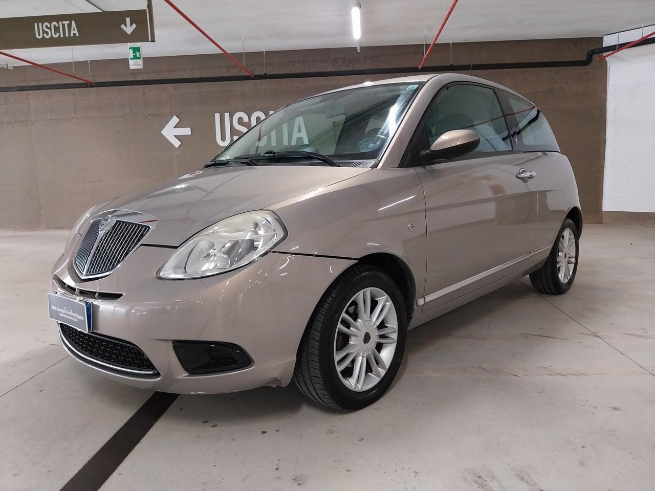 Lancia Ypsilon 1.3 MJT 75 CV VERSUS AUTOMATICA - ok neopatentati