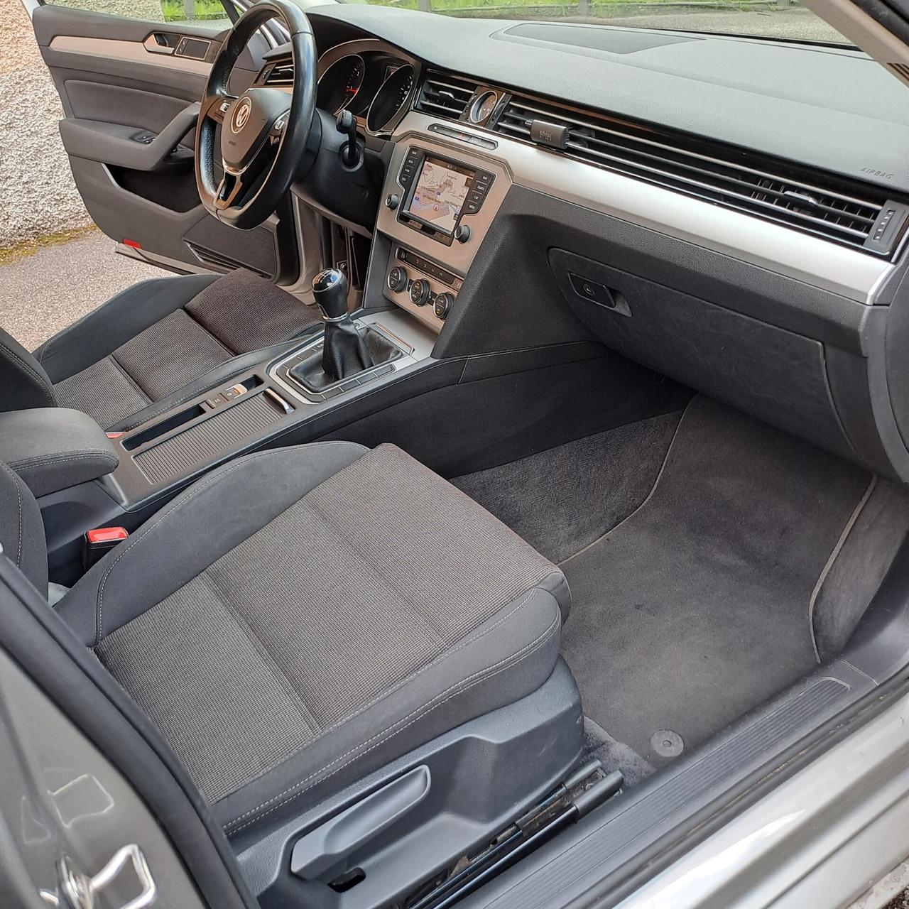 VW PASSAT 2.0TDI UNICO PROPRIETARIO - TENUTA BENE