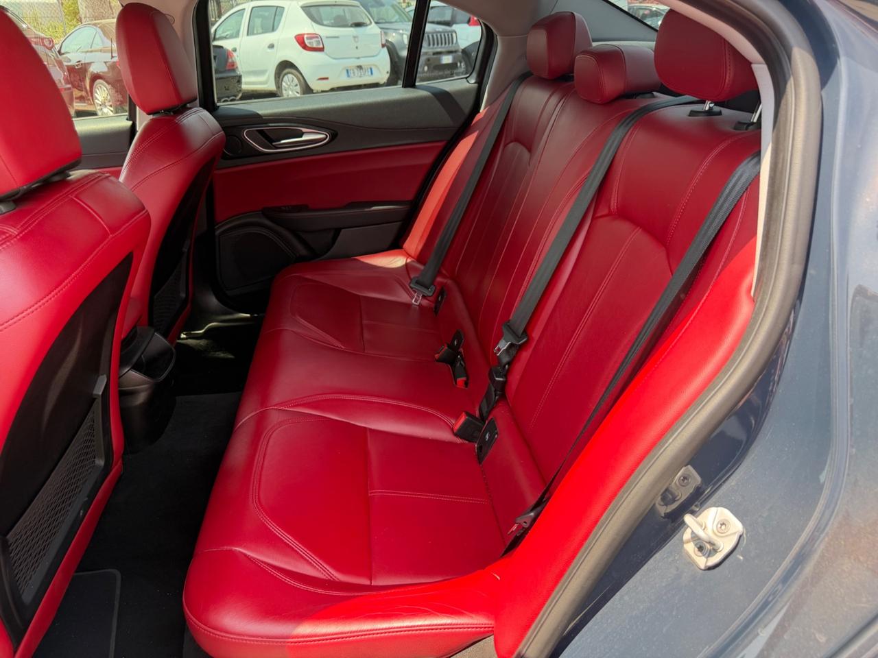 Alfa Romeo Giulia 2.2 INTERNI ROSSI 180 CV AT8