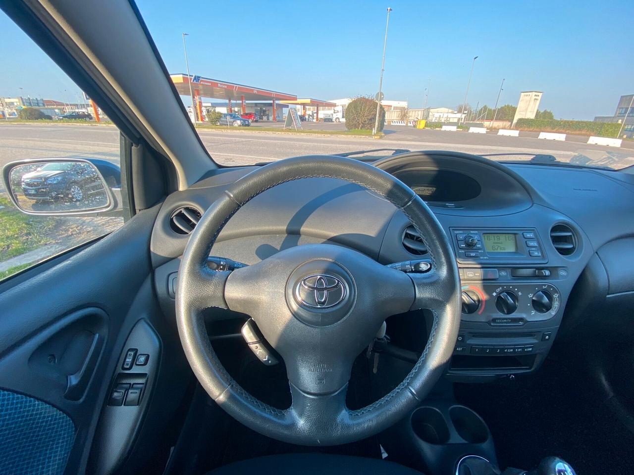 Toyota Yaris 1.0 3 porte Sol