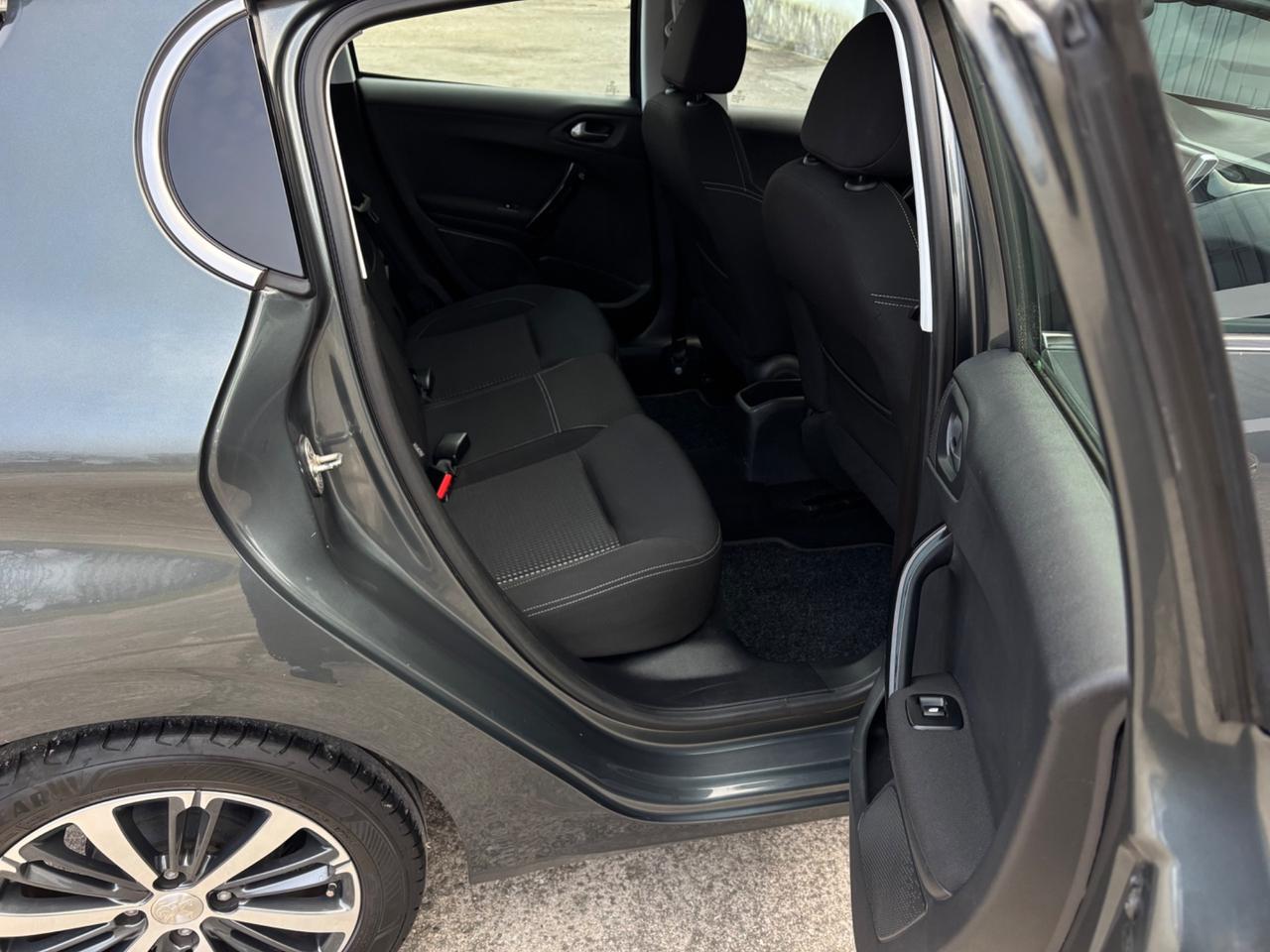 Peugeot 208 1.2 benzina. Neopatentati. Garanzia