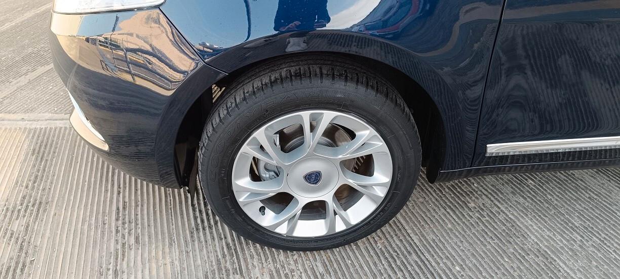 Lancia Ypsilon 1.2 69 CV 5 porte S&S Platinum