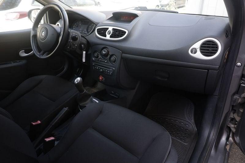 Renault Clio Renault Clio 1.2 16V 5 porte Yahoo! 55KW ANNO 2011