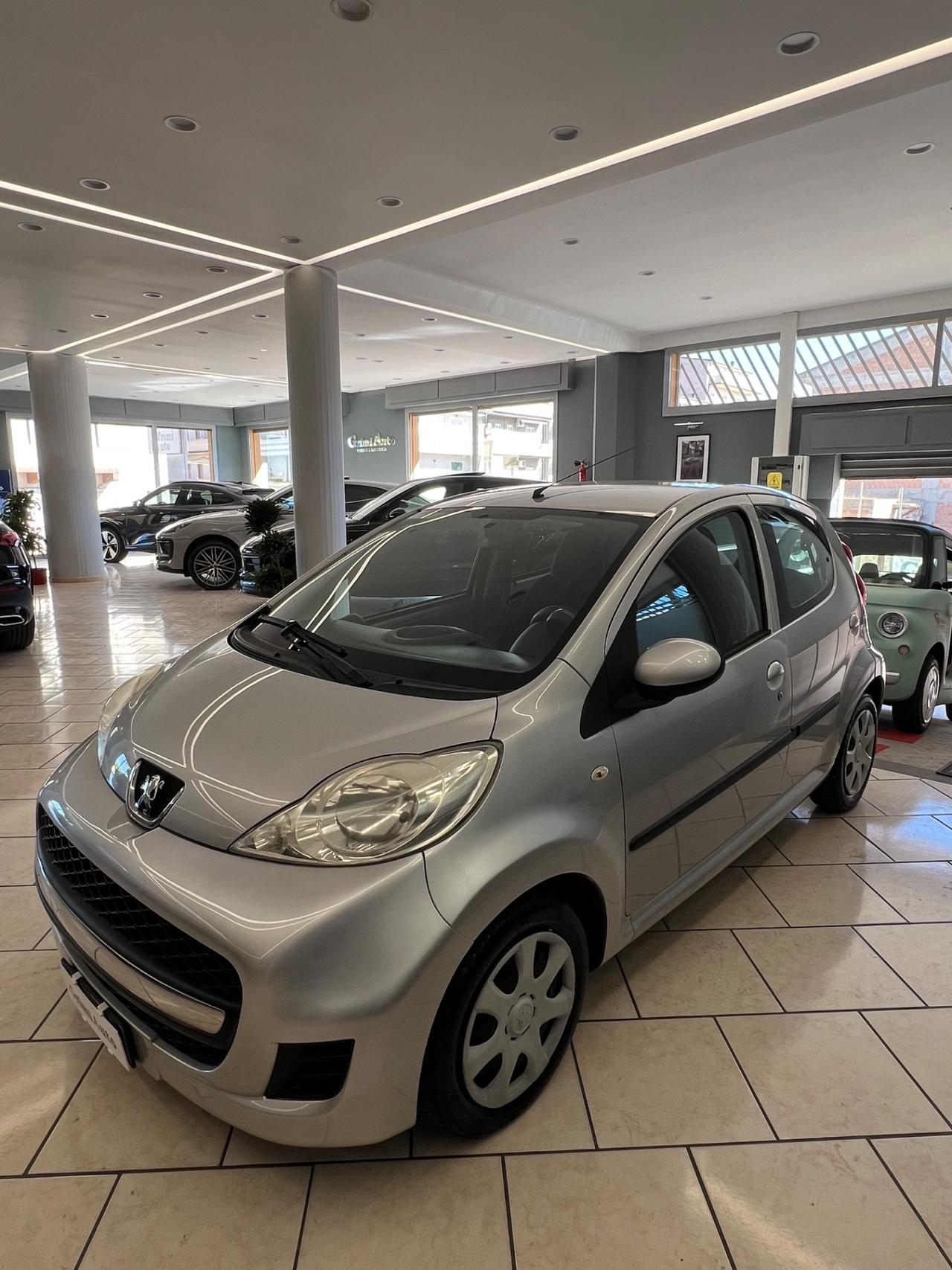 Peugeot 107 1.0 68CV 5p. Sweet Years 2Tronic