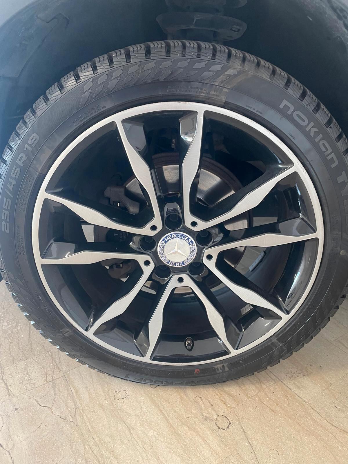 MERCEDES GLA 200d AUTOMATIC SPORT NIGHT EDITION – SOLO 41.332 KM CERTIFICATI