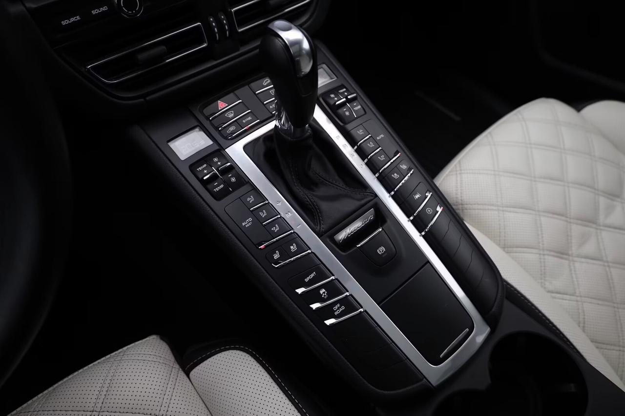 Porsche Macan 2.0 APPLE/CHRONO/TETTO FULL OPTIONAL
