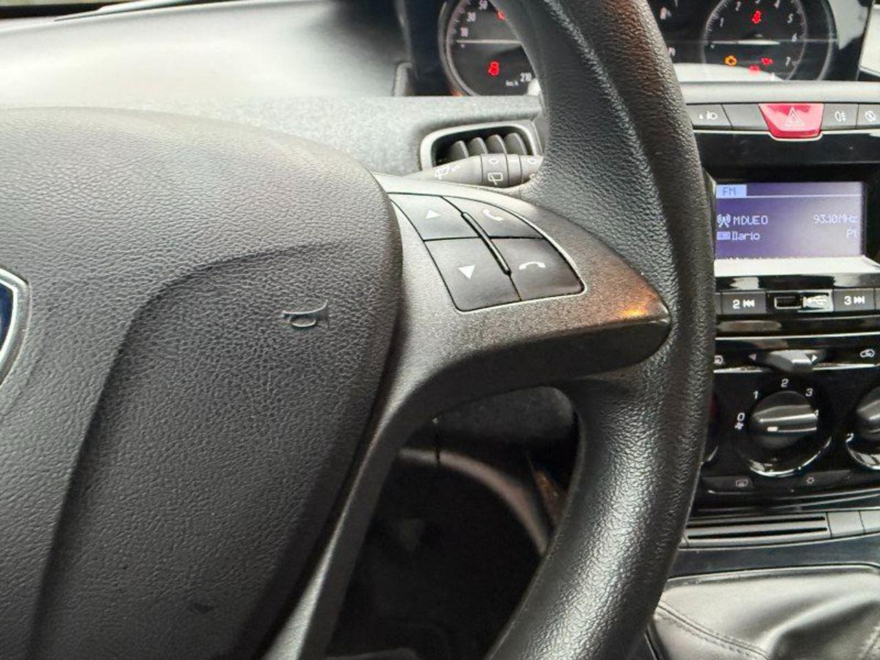 Lancia Ypsilon 1.0 FireFly 5 porte S&S Hybrid Ecochic Silver