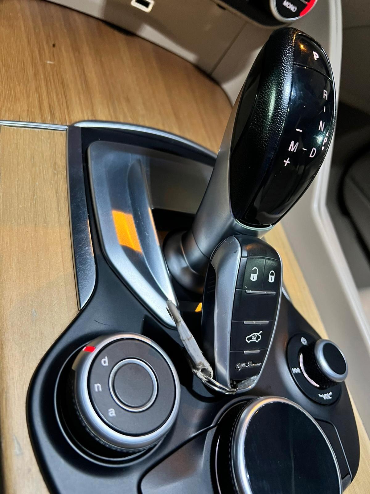 Alfa Romeo Giulia 2.2 Turbodiesel 180 CV AT8 Business Sport Launch Ed.