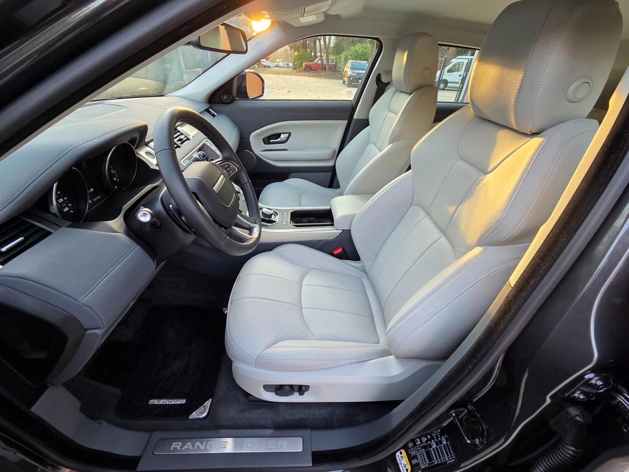 Land Rover Range Evoque 2.0 Si4 241cv 5p. SE