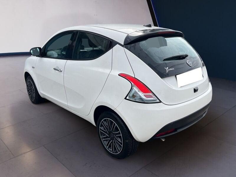 Lancia Ypsilon NUOVA My23 1.0 Firefly 70 CvStart&Stop Hybrid Gold