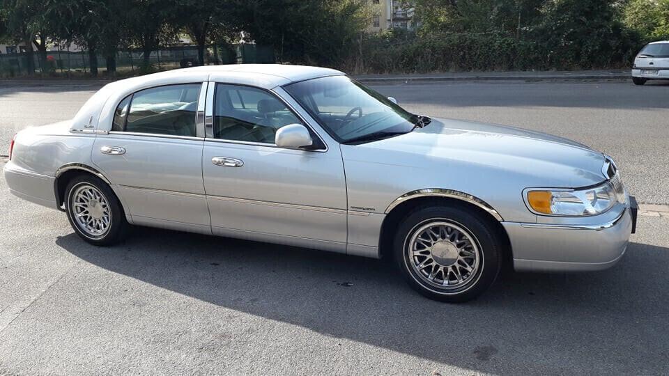 Altro Seleziona LINCOLN TOWN CAR