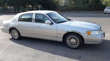 Altro Seleziona LINCOLN TOWN CAR