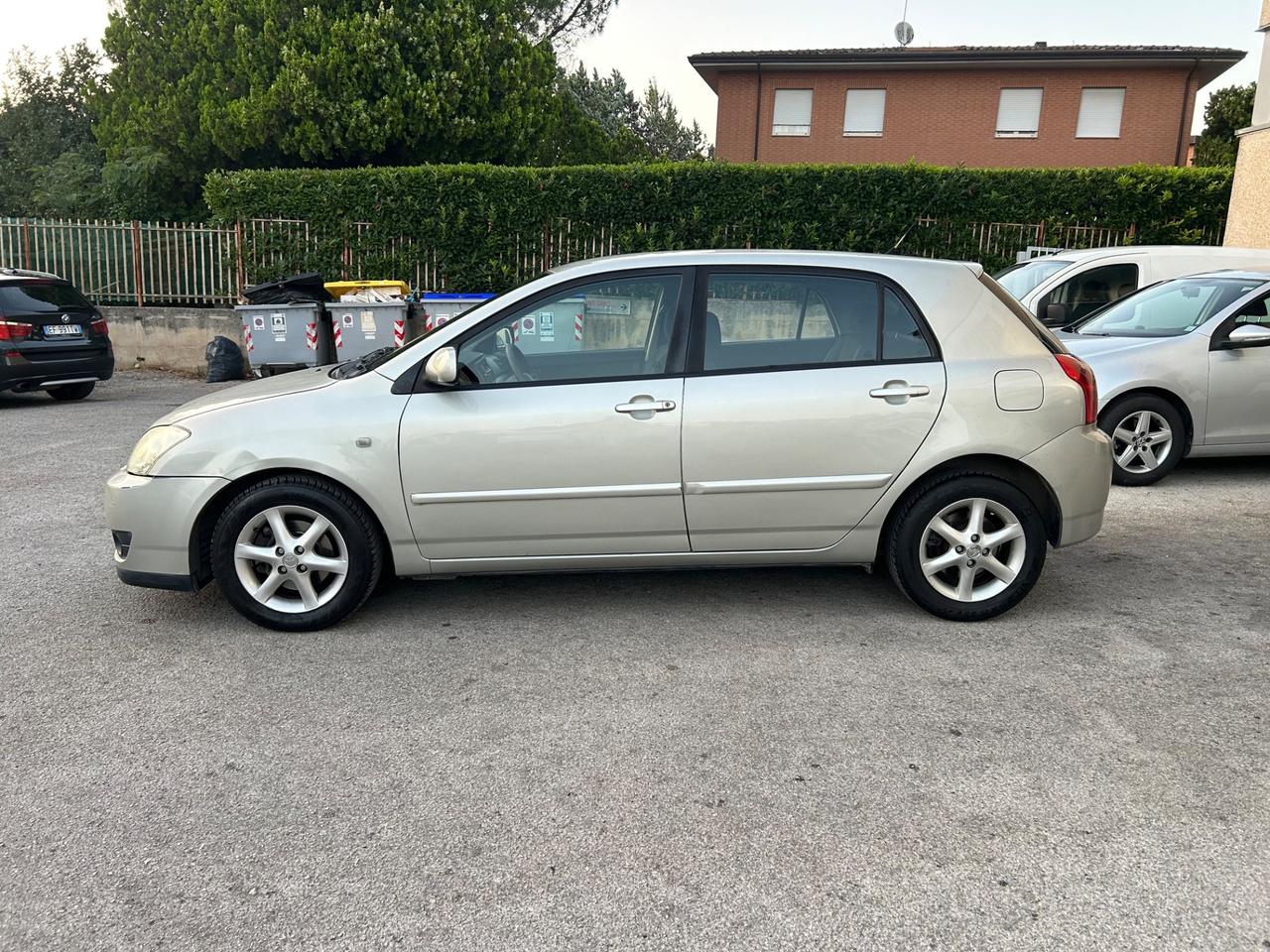 Toyota Corolla 2.0 16V D-4D 5 porte Sol