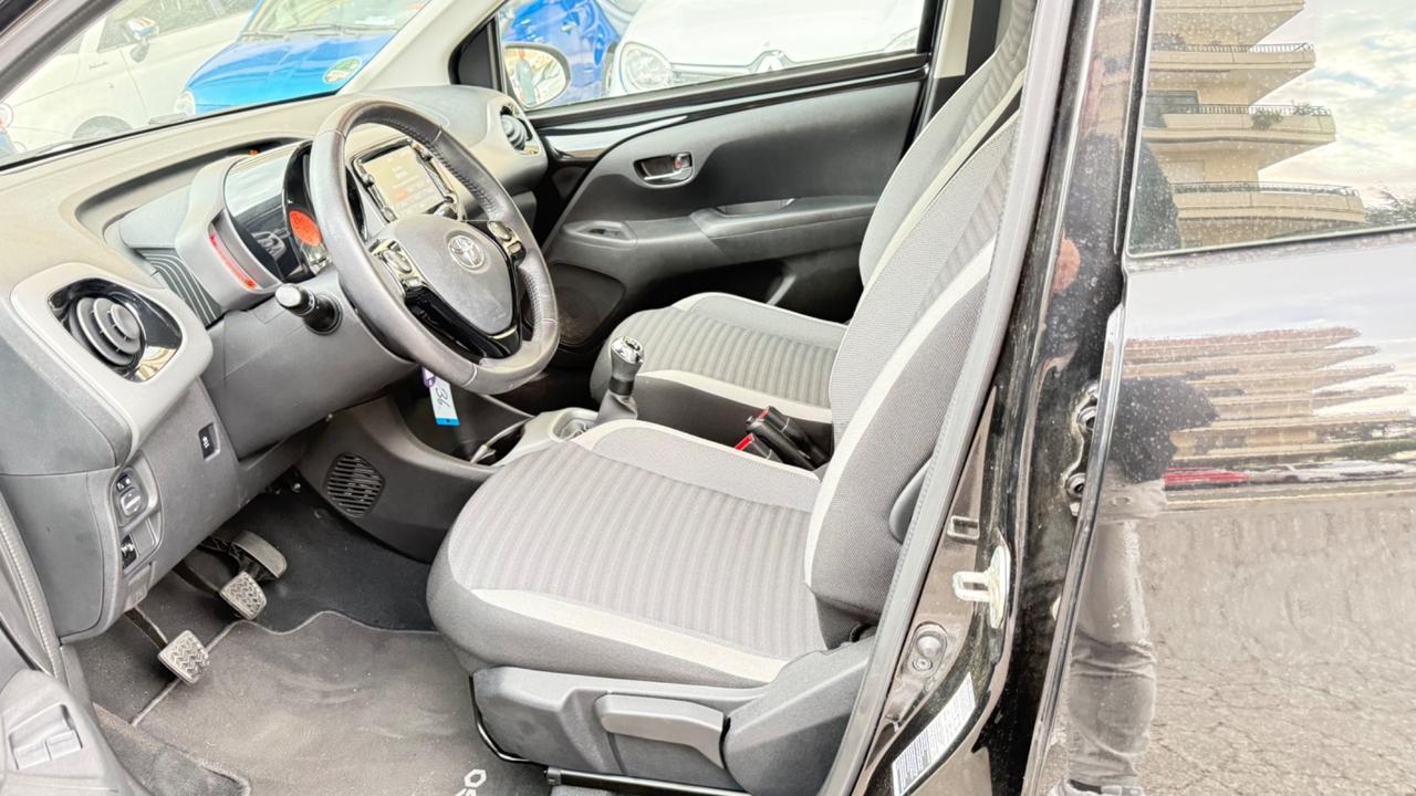 Toyota Aygo Connect 1.0 VVT-i 72 CV 5 porte x-play LED NAVI KAMERA PDC BLUETOOTH CERCHI 16