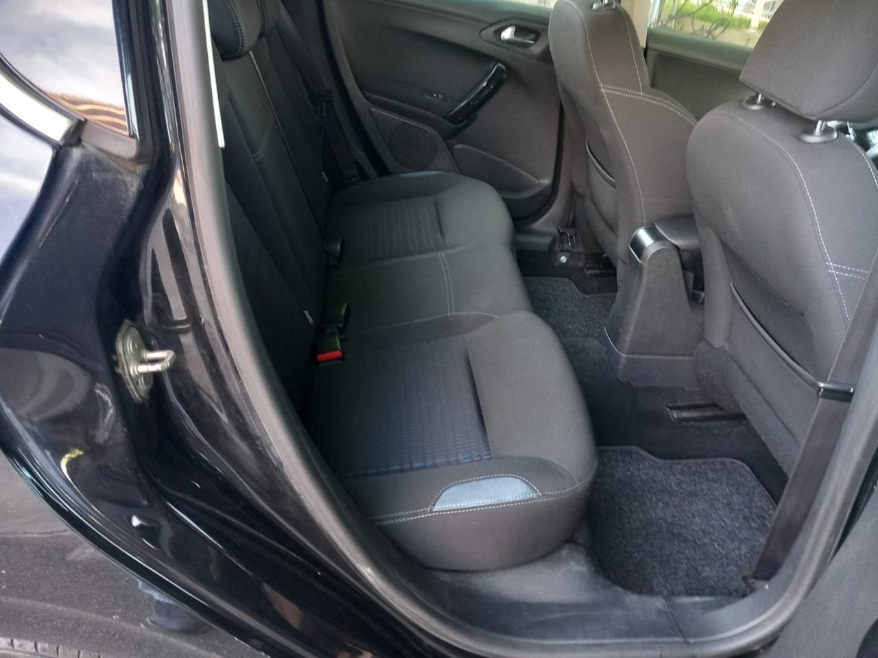 Peugeot 208 1.4 HDi 68 CV 5 porte Allure