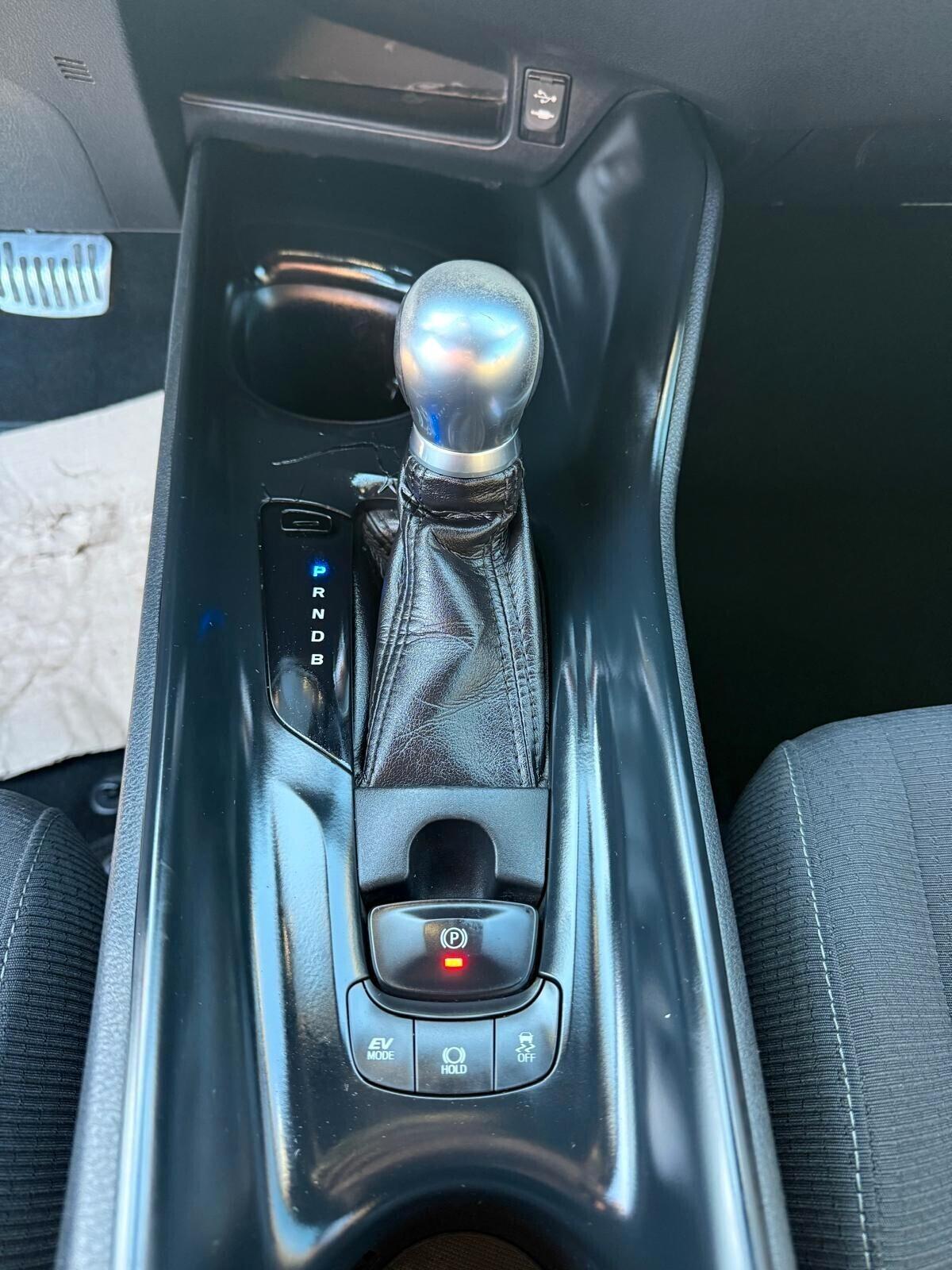 Toyota C-HR 1.8 Hybrid E-CVT Business