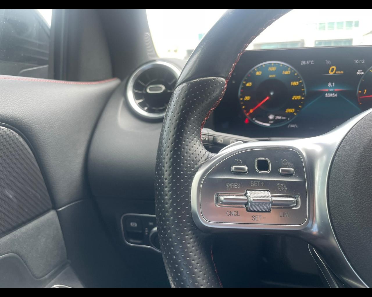 Mercedes-Benz GLA (H247) - GLA 180 d Automatic Premium